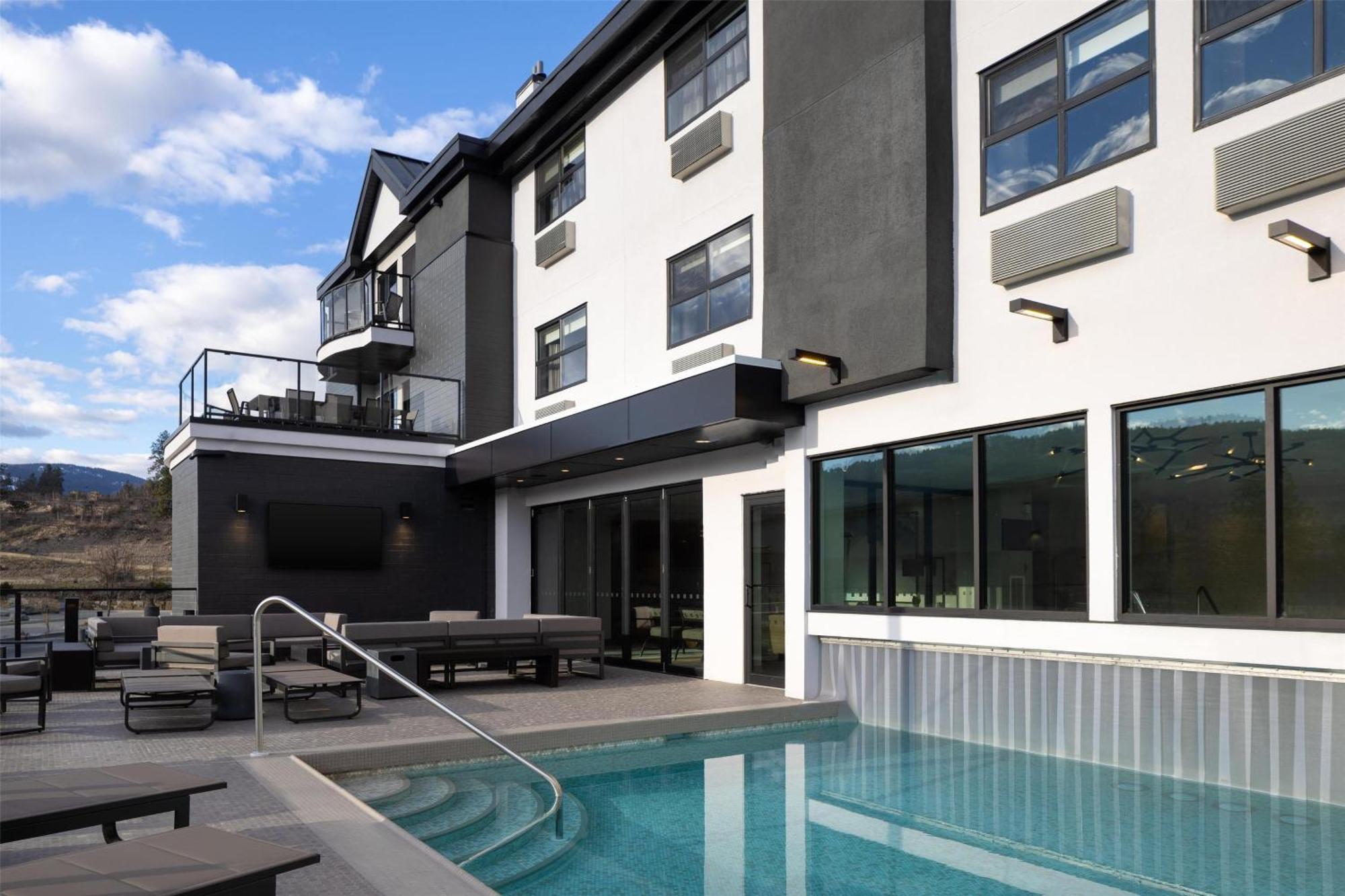 Doubletree By Hilton West Kelowna Esterno foto