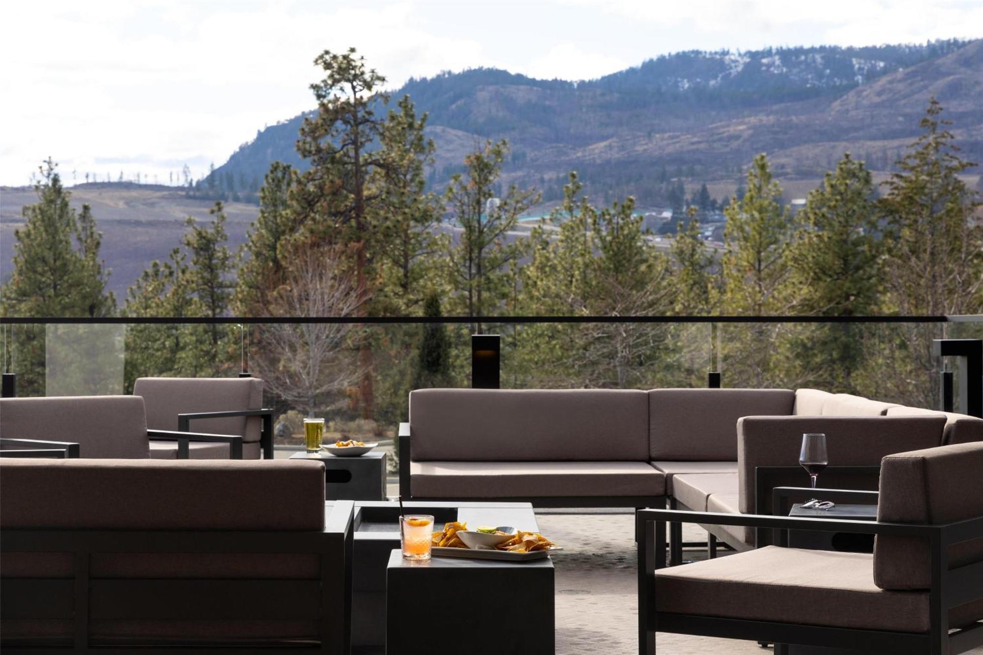 Doubletree By Hilton West Kelowna Esterno foto