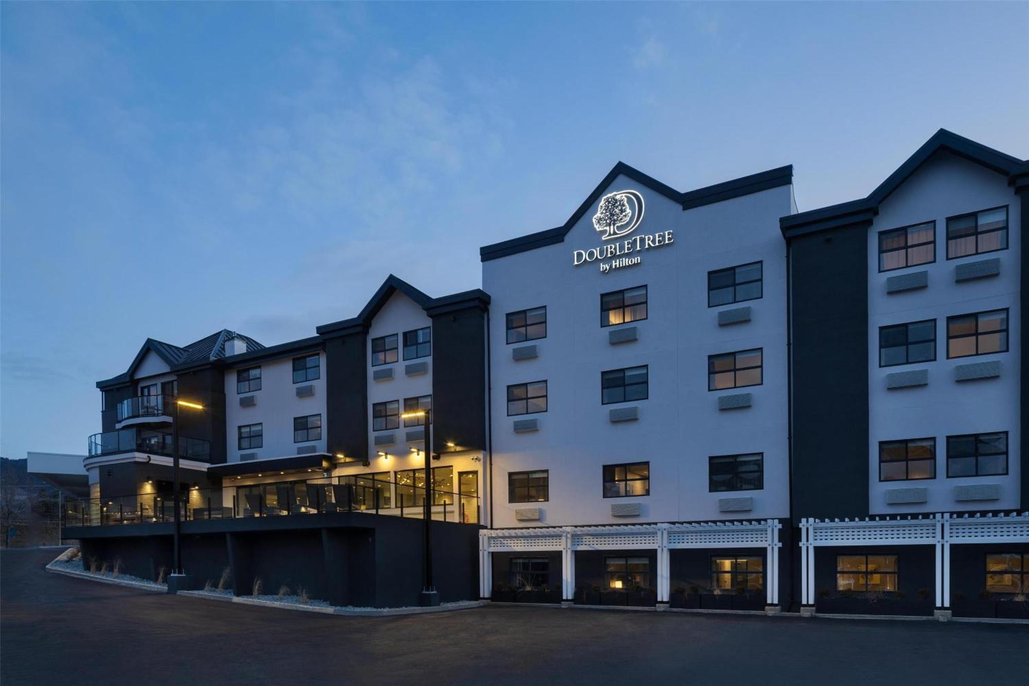 Doubletree By Hilton West Kelowna Esterno foto