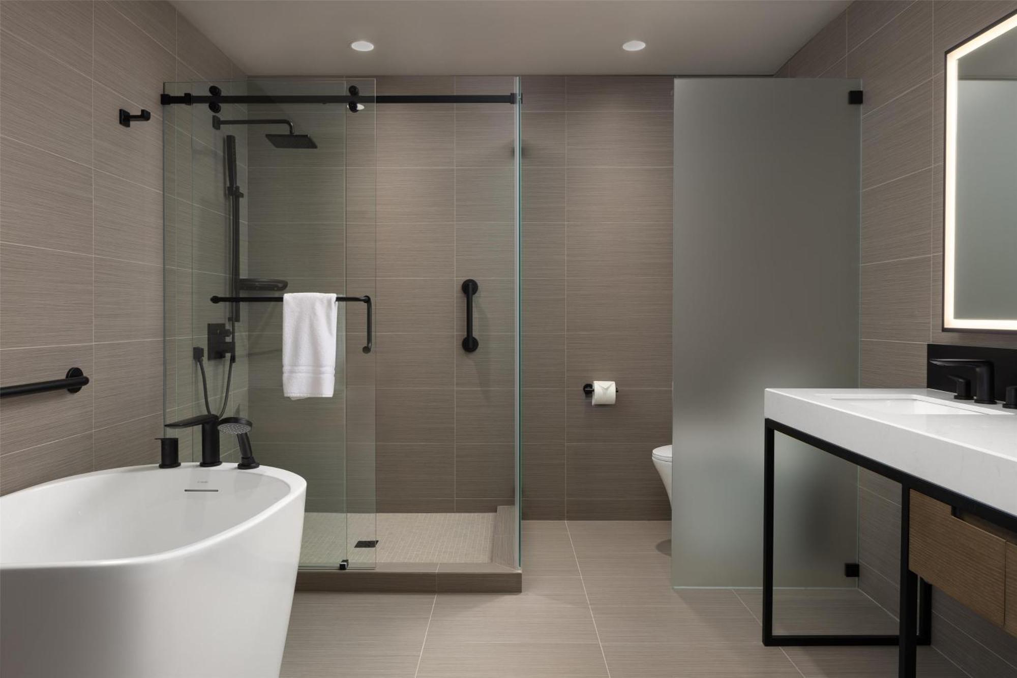 Doubletree By Hilton West Kelowna Esterno foto