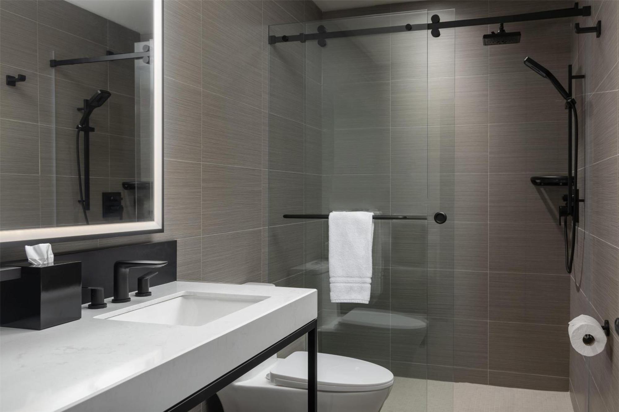 Doubletree By Hilton West Kelowna Esterno foto